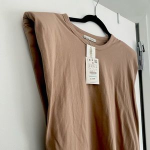 Pull&Bear NWT women’s padded shoulder muscle tee